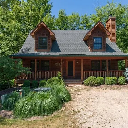 Our Get Aweigh - Cabin Retreat - Private Hot Tub - Community Pool - Goshorn Lake Access